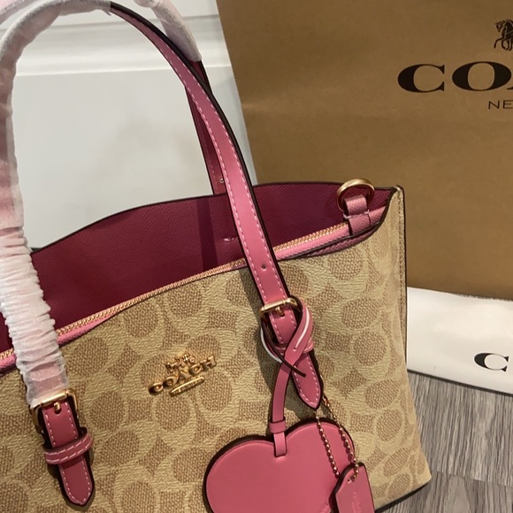 💗💗Coach Pink Signature Canvas Crossbody Tote - Picture 7 of 8